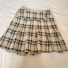 Shein Plaid Skirt Never Worn Trendy Beige Skirt, Beige Lined Casual Pleated Skirt, Beige Lined Pleated Skirt Casual Style, Casual Beige Lined Pleated Skirt, Casual Beige Pleated Short Skirt, Trendy Beige Mini Skirt, Casual Beige Flared Skirt, Casual High Waist Brown Pleated Skirt, Casual Beige Pleated Mini Skirt