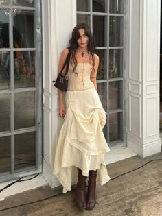 Grunge Maxi Dresses, White Outfits Grunge, Fairycore Outfit Corset, Outfit Ideas Elegant Chic Summer, Fairy Core Skirt Outfits, Maxi Skirt Chic Outfit, All White Outfit Grunge, White Dress Aesthetic Outfit, Corset With Skirt Aesthetic