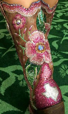 Jacqi bling swarovski cowgirl boots.JDH Bling Cowgirl Outfits, Heart Cowgirl Boots, Bling Cowboy Boots, Bling Room, Boot Decorations, Nudie Suit, Bling Boots, Jenny Packham Bridal, Cowboys Boots