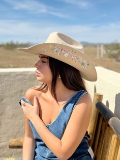 Introducing The Katie Lou—a tribute to delicate beauty and untamed spirit. Handcrafted from luxurious, sustainable Australian wool, The Katie Lou showcases an intricate array of delicate wildflowers, adding a touch of nature’s splendor to its classic cowboy shape. The artistic detailing creates a romantic, ethereal aesthetic perfect for those who live unapologetically free. With every stitch and brushstroke, this hat captures the essence of "spirits by the fire"—perfect for bonfire nights, count Wildflower Art, Ethereal Aesthetic, Bonfire Night, Hat Band, Cowboy Hat, Velcro Straps, Female Artists, Free Spirit, Cowboy Hats