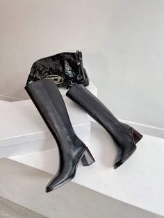 calf leather heel: 7cm rubber sole Luxury Knee-high Calf Leather Boots, Classic Knee-high Boots With Sculpted Heel For Fall, Classic Fall Knee-high Boots With Sculpted Heel, Luxury Calf Leather Knee-high Boots, Luxury Knee-high Boots, Luxury Knee-high Boots With Leather Lining For Work, Luxury Leather-lined Knee-high Boots For Work, Luxury Knee-high Calf Leather Boots With Leather Lining, Luxury Calf Leather Knee-high Boots With Leather Lining