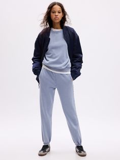 Soft cotton-blend joggers.  Elasticized waist.  Front slant pockets.  Elasticized leg openings.  Easy through the hip and thigh.  Skinny leg opening.  Hits at the ankle.  Models wearing Gap Relaxed Fit Sweats For Elevated Casual, Relaxed Fit Sweats For Elevated Casual Athleisure, Athleisure Sweats With Relaxed Fit For Elevated Casual, Gap Relaxed Fit Sweats With Ribbed Cuffs, Sporty Sweats With Relaxed Fit For Casual Wear, Sporty Relaxed Fit Sweats For Elevated Casual, Gap Cotton Sweats With Relaxed Fit, Sporty Sweatpants For Elevated Casual Spring, Sporty Spring Joggers For Elevated Casual Wear