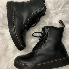 Brand New Without Tags! Black Martin Boots With Rubber Sole, Cute Doc Martens, 90s Doc Martens Outfits, Doc Martens Fall Outfit, Charlie Anderson, Doc Martin Outfits, Black Docs, Doc Martens Aesthetic, Clown Ideas