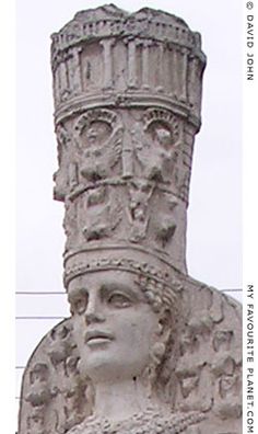 a statue with a crown on top of it's head