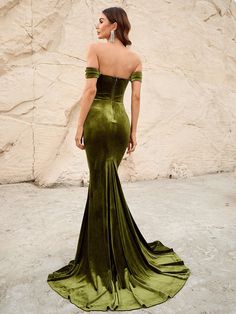 Product Code:FSWD0911 Embellishment: Velvet Fabric:95% Polyester,5%Spandex Back Style: Zipper Up Fully Lined: Yes Built-in Bra: Yes Available Color: Olive Green Stretch: Moderate Fits true to size Imported Model Information: Height: 5' 7" Bust: 34'' Waist: 25“ Hips: 35” wearing US size Small