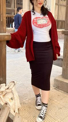 Beret Outfit Plus Size, What To Wear With A Midi Skirt, Coquette Midsize Outfits, Vintage Skirts Outfit, Fall Skirt Outfits Plus Size, Fall Outfits For Short Curvy Women, Plus Size 50s Fashion, Plus Size Skirts Outfits, Rockstar Girlfriend Outfit Plus Size