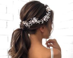 Beautiful floral gold bridal hair vine for your special day! Made from elegant flowers, crystals and rhinestones. Beautiful floral hair vines are enchanting wedding accessories that add a touch of natural beauty and whimsy to a bride's look. These delicate hairpieces are intricately designed with an array of stunning faux flowers and foliage, creating a romantic and ethereal aesthetic. Floral hair vines can be effortlessly incorporated into various bridal hairstyles, whether it's a loose bohemian braid, an elegant updo, or flowing locks. They can be positioned as a crown, woven into a braid, or delicately placed to adorn the hair, lending a soft and feminine touch to the bride's overall appearance. The  hair vine pictured is about 12"(37cm) in length. Available in 2 lengths: 6" and 12". Th Crystal Wedding Hair Accessories, Headband Wedding Hair, Floral Bridal Hair, Floral Hair Vine, Headpiece Flower, Headband Crystal, Gold Hair Vine, Rhinestone Headpiece, Wedding Hair Headband