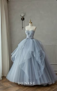 Christmas Outfit For Women, Outfit Ideas New Years Eve, Vintage Blue Dress, Nails New Years, Debut Dresses, Debut Gowns, Hoco Nails, New Years Eve Outfit, Dresses Hoco