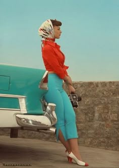 Love those high waisted pants and the head scarf. Stile Pin Up, Retro Summer, Vintage Fits, Vintage Diy, Pencil Skirts