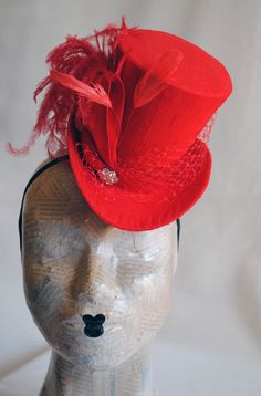 This striking yet elegant burlesque mini top hat is covered with beautiful bright red silk shantung. It is embellished with matching red veil, a luxurious spray of curled ostrich plums and a sparkling flower shaped rhinestone button. Also available in white,black and ivory here : https://www.etsy.com/shop/BizarreNoir?ref=seller-platform-mcnav&section_id=14329940 If you're interested in another color, please, send me a message to talk about your options. This mini top hat is fully lined with Luxury Red Top Hat For Wedding, Fitted High Crown Hat For Costume Party, Fitted Top Hat With Short Brim For Costume Party, Fitted Gatsby Mini Hats For Vintage Events, Vintage Fitted Headpieces For Party, Formal Mini Hats With Pinched Crown, Fitted Top Hat For Kentucky Derby Costume, Vintage Top Hat For Royal Ascot Party, Mini High Crown Hats For Carnival Costume Party