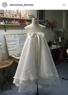 Ivory Fashion Aesthetic, Dress Draping Techniques, Birthday Outfit White, White Homecoming Dress, Short Evening Dress, Bow Wedding Dress, White Homecoming Dresses, 파티 드레스, Evening Dresses Short