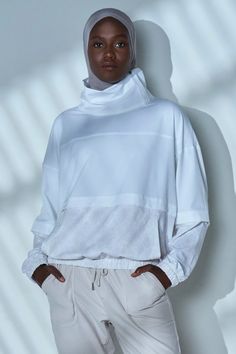 Criss–Cross Sport Hijab Versatile White Activewear For Training, Hijab Sport Outfit, Hijab Sportswear, Hijab Shoot, Sporty Hijab, Hijab Photoshoot, Haute Hijab, Softball Uniforms, Sports Hijab