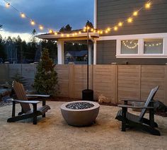 a fire pit sitting in the middle of a yard