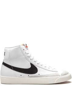 White leather/rubber Blazer Mid 77 Vintage sneakers from NIKE featuring signature Swoosh logo detail, contrasting panel detail, round toe, front lace-up fastening, logo patch to the front, ankle-length, branded insole and rubber sole. These styles are supplied by a premium sneaker marketplace. Stocking only the most sought-after footwear, they source and curate some of the most hard to find sneakers from around the world.. | Nike Blazer Mid 77 Vintage sneakers Mid Blazer 77, Nike Tenis, Blazer 77, Blazer Mid 77 Vintage, Nike Blazer Mid 77, Outfits Hombre, Nike Blazer Mid, Nike Blazers Mid, Vintage Sneakers