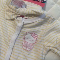 Nwt, Hello Kitty Has Glitter Outline Baby Hello Kitty Clothes, Hello Kitty Baby Clothes, Baby Hello Kitty, Sanrio Yellow, Mix Baby Girl, Hello Kitty Baby, Kitty Clothes, Hello Kitty Clothes, Kitty Baby