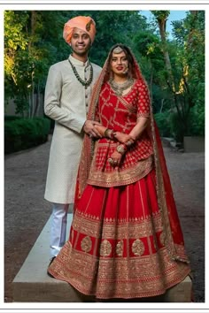 Wedding Panetar Lehenga Choli, Maroon Wedding Lehenga Bridal, Rajwada Bridal Look, Royal Photoshoot Ideas, Photoshoot Ideas For Wedding, Bridel Lehngas, Royal Photoshoot, Sabyasachi Bridal Lehenga, Lehenga Colors