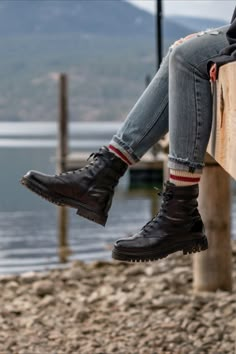 #WomensBoots #womensstyle #combatboots #bestcombatboots Cool Combat Boots, Combat Boot Style, Combat Shoes Outfit, Womens Combat Boots Outfit, Black Hiking Boots Outfit, Styling Combat Boots, Combat Boots Outfit For Women, Combat Boots Aesthetic, Black Combat Boots Outfit