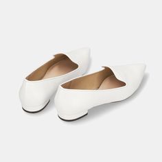 Opera flat shoes with a deep instep design perfect for your current mood. A pair of shoes that is easy to wear for daily wear and for work. Opera Design, Beige Pumps, Foot Pain, Current Mood, Suede Material, Artificial Leather, Lining Fabric, Flat Shoes, Trending Shoes