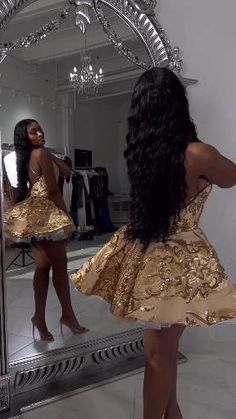 Gold And Black Outfit Parties, Black And Gold Formal Outfits For Women, Puffer Sleeve Top Outfit, Golden Birthday Hairstyles, Birthday Outfit Ideas For 18th, Short Matric Dance Dresses, Short Gold Dress Black Woman, Black And Gold Homecoming Dress, Gold Homecoming Dress Black Women