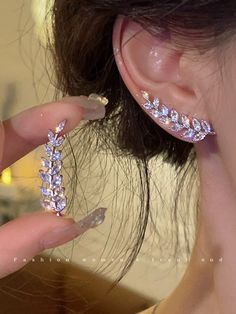 We invite you to embark on a dazzling journey through our exquisite collection of accessories! Ear Crawler, Niche Design, Earrings Black, Leaf Shapes, Ear Jewelry, Unique Earrings, Zinc Alloy, Women's Earrings, Fashion Jewelry