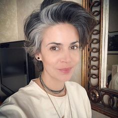 White Streak In Hair, Grey Hair Don't Care, Gorgeous Gray Hair, Grey Hair Inspiration, Beautiful Gray Hair, Grey Wig, Hair Streaks, Natural Gray Hair, Short Grey Hair