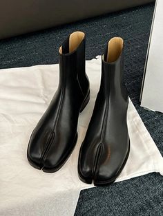 UOOZEE Split Toe Boots, Chelsea Boots Heel, Boots Chelsea, Boots Heels, Black Chelsea Boots, Classy Casual, Casual Office, Boot Bag, Pump Sandals