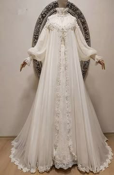 Lasaky - Evening Gown Bridal Dress - Sophisticated Formal Attire Medieval Vampire Dress, Vintage Robes, Retro Wedding Dresses, Extravagant Wedding Dresses, Plus Wedding Dresses, Muslim Wedding Dresses, High Neck Wedding Dress, Bodycon Evening Dress, Extravagant Wedding