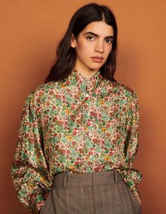 Faraday, Green / Pink, | sandro-paris.com Parisian Boho, Printed Silk Shirt, Fashion Catalogue, Printed Silk, Silk Shirt, Silk Printing