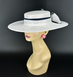 Note: The design of this hat, particularly the shallower crown, was crafted to create a unique aesthetic that suits some individuals perfectly. However, if you notice that the hat tends to slip, I would advise attaching an elastic strap to ensure a more secure and comfortable fit. ✿*.Key Features.*✿ This is a medium flat brim hat!! It's made of sinamay (3 layers ) and satin.  A nice sinamay bow is trimmed with satin ribbon too, very cool, one of my favorite hats! High quality. It's more beautiful in person! Great for Kentucky derby, weddings, church, Easter, Royal Ascot, horse races, cocktails, tea party, or any hat wearing occasion. Hat base size: From front to back: 16.5" (42cm) From left to right: 17.125" (44cm) Wide brim appr: 4.75" (12cm) Crown Depth: 3.5" (9cm) Hat girth: 21" (53.34c Cheap Curved Brim Hats For Sports Events, White Formal Hat With Flat Crown, Elegant White Hat With Structured Crown, White Curved Brim Hat For Royal Ascot, White Brimmed Hat For Royal Ascot, White Felt Hat For Western-themed Events At Kentucky Derby, Sinamay Fascinator, Tee Party, Easter Hat