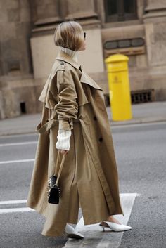 Модное вдохновение: мы Стиль людей Джесси Буш от Cool Chic Style Fashion Trench Coat Street Style, Trenchcoat Outfit, Burberry Trenchcoat, Trench Coat Outfit, Coat Street Style, Trench Coat Style, Beige Outfit, Coat Outfit