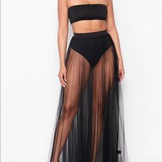 Black 3pc Bandeau Set With Sheer Skirt. Perfect For The Beach!! Skirt Rave Outfit, See Thru Dresses, Gf Goals, Cruise Clothes, Tulle Skirt Black, Overlay Skirt, Want And Need, Floral One Piece Swimsuit, Coverup Skirt