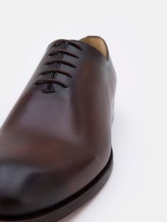 Color: bordeaux Caw leather with natural finish Leather insoles Rubber and leather soles Traditional lace-up closure Hand-stitched detailing Brown Oxfords, Blazer Shirt, Black Friday Sale, Hand Stitched, Hand Stitching, Oxford, Shoe Accessories, Lace Up, Lace