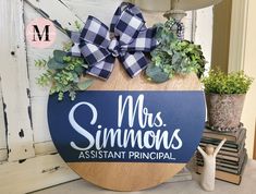 a wooden sign that says mr and mrs simmonss assistant principals with a bow on it