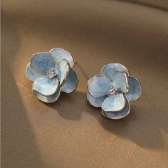 1pair Sweet And Sophisticated Blue Forest Style Flower Stud Earrings, Perfect For Vacation, Parties And Gatherings Blue Flower Stud Earrings, Blue Flower Charm Earrings, Blue Earrings With Flower Charm For Spring, Blue Flower Charm Earrings For Spring, Blue Flower Earrings For Spring Parties, Blue Flower Earrings With 3d Flowers, Delicate Blue Flower Shaped Earrings, Blue 3d Flowers Earrings, Delicate Blue Flower-shaped Earrings