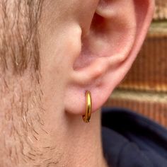 18K Gold Small Huggie Earrings made from stainless steel. Available in gold / silver / black. ✔️Gold colour will last depending on how well they are maintained. We would suggest removing when sleeping or before contacting water. Colour can last for more than 6 months if looked after well. ✔️100% Nickel free- Ideal for daily wear. ✔️Small huggie style - larger sizes and different variations available on our page.  Love them or get your money back. No questions asked! ✔️1mm thick bar - this earrin Pierced Stainless Steel Huggie Earrings, Mens Gold Hoop Earrings, Earrings Small Hoops, Small Gold Hoop Earrings, Mens Earrings Hoop, Small Gold Hoops, Family Tattoos, Jewelry Lookbook, Mens Gold