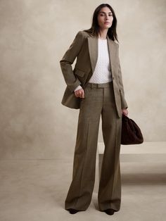 Lido Wide-Leg Italian Wool Pant | Banana Republic Cold Office Outfit, Business Fits, Corporate Girly, Wide Leg Trousers Outfit, Investment Banker, Women Lawyer, Prom Suit, Fall Suit, Wide Leg Pant Suit