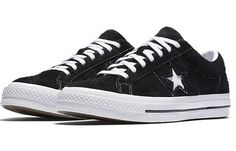 The Converse One Star Ox 'Black Suede' sneaker is a stylish and comfortable choice for athletes and fashion enthusiasts alike. Made of premium suede with contrast top stitching, embroidered One Star logo, and flat laces, this shoe is perfect for a busy day or night out. The vulcanized midsole and high rubber foxing provide durability while the Waffle outsole ensures a good grip. Chuck 70 Low, Run Star Hike, Contrast Top, Converse One Star, Black Gums, Star Logo, Busy Day, One Star, Suede Sneakers