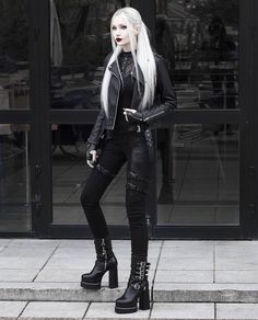 Goth Corset, Cyberpunk Fashion, Punk Girl, Tomboy Style Outfits, Romanoff, Future Fashion, Tomboy Fashion