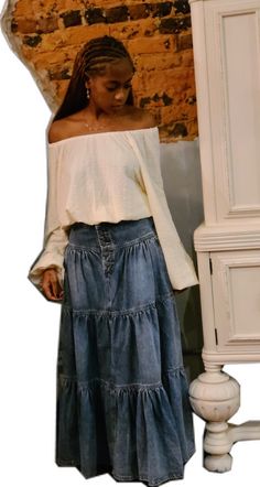 Medium Wash Denim Tiered Skirt, Casual Dark Wash Tiered Skirt, Casual Button-up Denim Skirt For Day Out, Spring Button-up Medium Wash Skirt, Casual Medium Wash Tiered Denim Skirt, Medium Wash Tiered Denim Skirt, Casual Denim Tiered Skirt, Dark Wash Tiered Skirt For Spring, Chic Denim Tiered Skirt