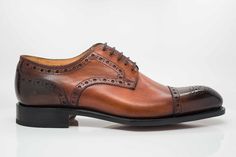 Style: 6529-1233-Caramel Completely Handmade, this handsome Hand Burnished lace-up Blucher Oxford from the Ugo Vasare collection features Goodyear Welted construction, a cap-toe, decorative perforations with a toe medallion, Pinking detail, a clean, stitched welt, and a full Leather sole! Wide Sizes Available. Italian Shoes For Men, Cordovan Shoes, Wingtip Oxford, Shoe Tree, Goodyear Welt, Gentleman Style, Suede Shoes, New Shoes, Leather Shoes