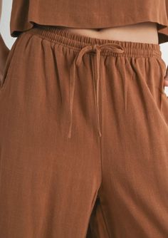 Featuring a relaxed fit with a comfortable elastic waistband, these pants provide a perfect, adjustable fit for all-day comfort. Dress them up for a casual brunch or down for a cozy night in. The Sugarloaf Elastic Waistband Pants in brown are versatile. Brown Linen Pants, Flowy Wide Leg Pants, Colorado Outfits, Ruby Jane, Linen Pant, Elastic Waistband Pants, Summer To Fall, Flowy Pants, Wide Leg Linen Pants