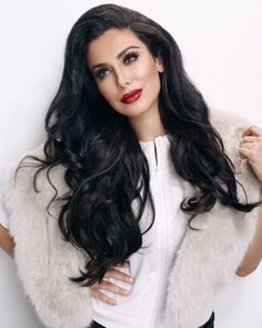 Huda Kattan. Photo: Huda Beauty Body Wave Hairstyles, Career Girl Daily, Wave Hairstyles, Huda Kattan, Career Girl, Beauty Standards, I Love Makeup, Beauty Blender, Cosmetic Surgery