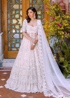 Pakistani Bridal Dress in Frock and White Lehenga Style White Pakistani Bridal Dress, Pakistani Bridal Dresses Online, Pakistani Lehenga, Lehenga Dress, Pakistani Bridal Dress, Beauty And Grace, White Lehenga, Lehenga Style, Beautiful Pakistani Dresses