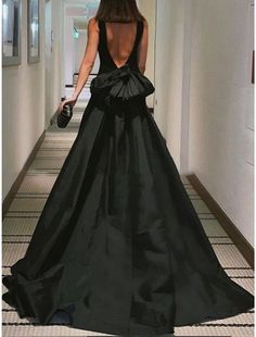 A-Line Evening Gown Elegant Dress Formal Court Train Black Dress Sleeveless Jewel Neck Satin with Bow(s) Pleats Black Floor-length Prom Dress, Black A-line Wedding Gown, Black Floor-length Dress With Sweep Train, Black A-line Gown For Formal Occasions, Black Floor-length Dress For Banquet, Sleeveless Prom Gown With Pleated Back, Sleeveless Gown With Pleated Back For Formal Events, Black Sleeveless Prom Gown, Sleeveless Evening Dress With Pleated Back For Prom