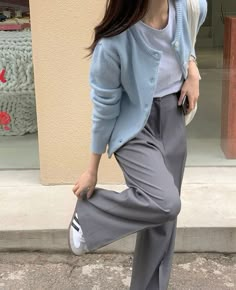 #koreanfashionoutfits #outfits4school #outfitoftheday  ctto. Cardigan Outfit Korean, Ootd Cardigan, Korean Casual Outfits, Casual Hijab Outfit, Everyday Fashion Outfits, Casual Day Outfits, Ootd Inspo