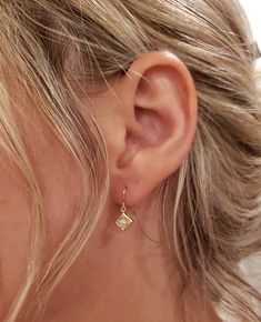 This is a beautiful diamond design earrings. It is set in real solid 14Kt Gold. You can choose if you want 14Kt White Gold, 14Kt Yellow Gold or 14Kt Rose Gold. This is the perfect gift for mom, wife, fiancee, girlfriend, valentine, daughter, family or friend. It is a special gift for mother's day, valentine's day, wedding, anniversary, birthday, Christmas, Easter, New Year's and any holiday. Setting Size: 7.65mm (0.300 inches) Length x 5.65mm (0.222 inches) Width x 3.65mm (0.142 inches) Height 0 14k Gold Diamond Drop Earrings, Diamond White Dangle Diamond Earrings With Single Cut, Diamond White Single Cut Dangle Earrings, Delicate Diamond Earrings With Single Diamond For Gift, Teardrop Diamond Earrings With Single Diamond, Delicate Single Diamond Earrings As A Gift, Dainty Diamond Drop Earrings For Anniversary, Diamond White Single Dangle Earring, Dangle Diamond Earrings In White