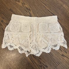 Surf Gypsy - Nwt - Crochet Shorts. Fully Lined. Size Large. I’d Say They Run A Little Small - Closer To An Adult Medium. Summer Festival Bottoms With Crochet Lace, Fitted Crochet Lace Bottoms For Vacation, White Crochet Bottoms For Festival, Summer Cotton Bottoms With Crochet Lace, White Bohemian Bottoms With Crochet Trim, Spring Cotton Bottoms With Crochet Lace, White Bohemian Shorts With Crochet Trim, Summer Cotton Crochet Lace Bottoms, Crochet Lace Bottoms For Vacation