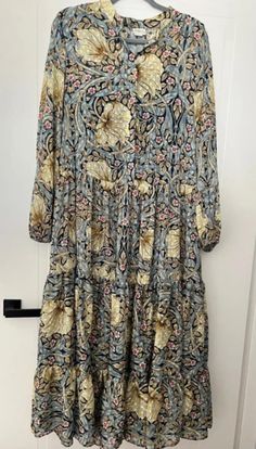 William Morris collaboration with H&M floral print maxi dress, amazing art nouveau floral patterns  Size  34 (XS) across chest 41cm, length 122cm Excellent condition Bohemian Style Floral Maxi Dress For Fall, Bohemian Floral Maxi Dress For Fall, Flowy Floral Print Long Sleeve Maxi Dress, Flowy Long Boho Dress With Floral Print, Patterned Long Sleeve Printed Maxi Dress, Patterned Floral Print Maxi Boho Dress, Patterned Boho Dress With Long Sleeves, Long Sleeve Bohemian Dress With Floral Print, Bohemian Long Sleeve Boho Dress With Floral Print