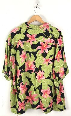 "-Description- >Iolani men's black, green, pink floral hawaiian shrit >button front >collared >open pocket on the front >size 2XL >awesome bright print! >condition: good - some wear from age but still in very wearable condition >color(s): black, green, pink >fabric(s): 100 rayon >brand: iolani >care: machine wash gentle -Measurements- >size: 2X ✩ all measurements are taken with the item laying flat & some sizes are estimates so please check measurements ✩ Cheap Printed Black Hawaiian Shirt, Floral Hawaiian Shirt, Vintage Hawaiian Shirts, Hula Girl, Vintage Hawaiian, Fish Print, Bright Flowers, Tropical Floral, Pink Fabric