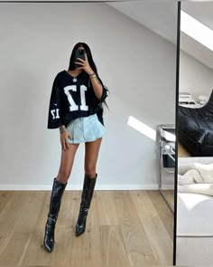 Block Core, Bartender Outfit, Pleated Denim Mini Skirt, Mini Skirt Denim, Outfit Aesthetics, Sports Outfit, Pleated Denim, Skirt Denim, Dress Women Elegant